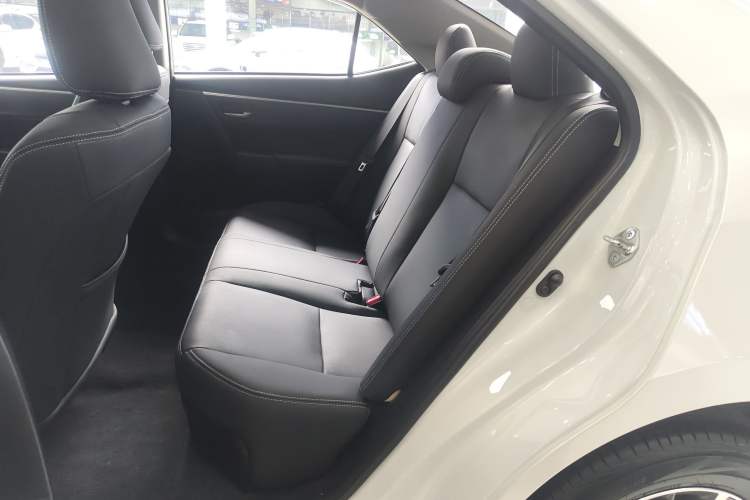 Used Toyota Levin 2016 Dual-Engine 1.8H GS E-CVT Elite Model with Sunroof Left Rear Seat