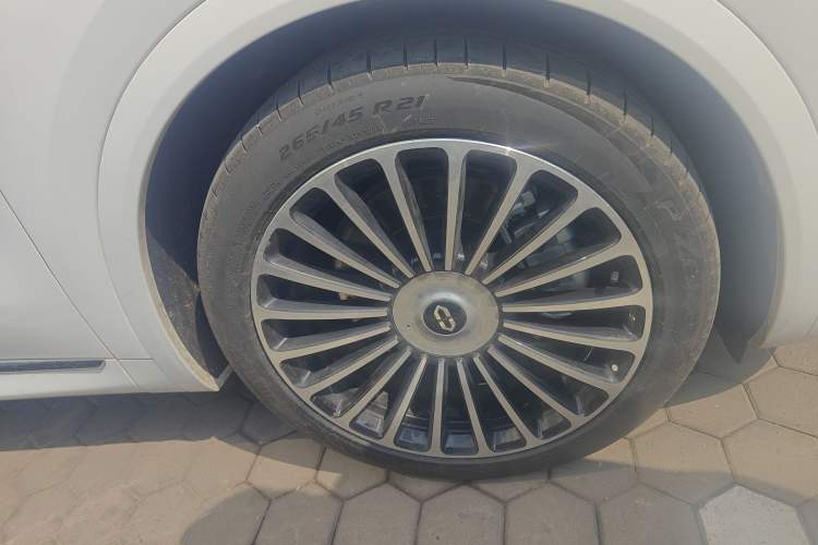 Used Hima AITO M8 2025 Extended-Range Max+ Version 53.4 kWh 6-Seater Edition Right Front Wheel Hub