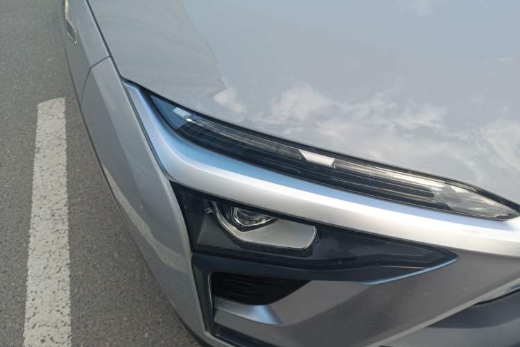 Used Nio ES8 2018 355 km Base Version 7-Seater Edition Right Front Headlight