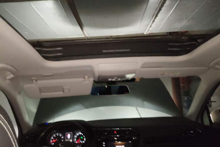 Used Volkswagen Tiguan L 2019 330TSI Automatic Two-Wheel Drive Smart Luxury Version China VI Standard Headliner