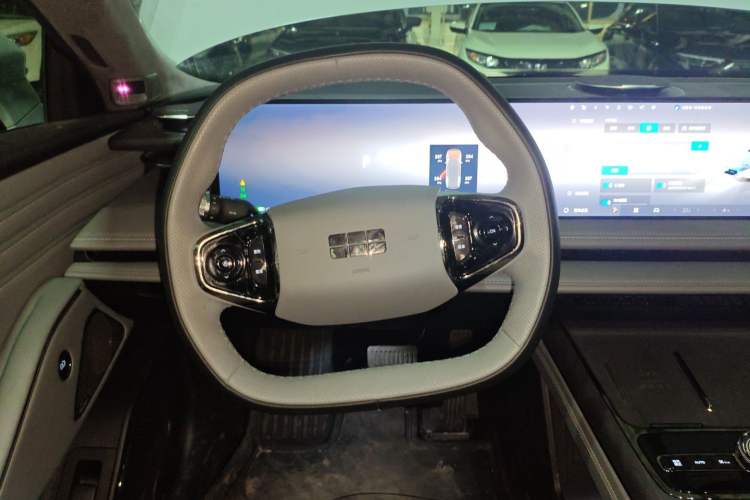 Used Geely Galaxy E8 2025 700 km Long-Range Intelligent Driving Version Steering Wheel