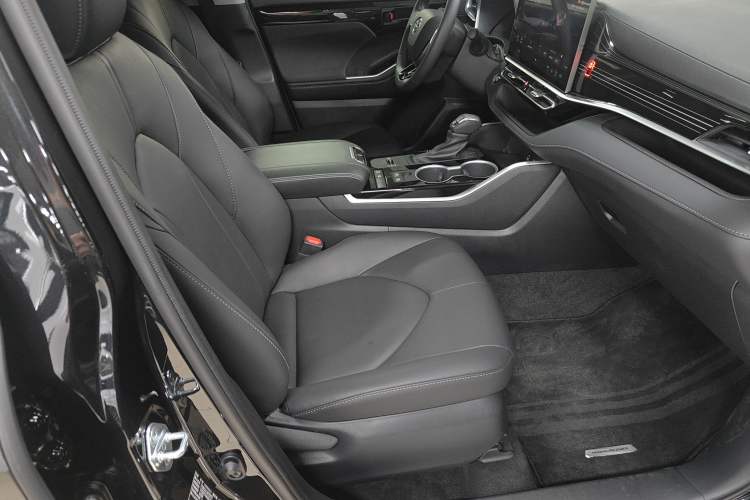 Used Toyota Highlander 2026 Model 2.5L Intelligent Electric Hybrid Dual-Engine Two-Wheel-Drive Elite Edition 7-seater Right Front Seat