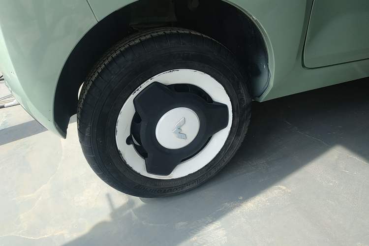 Used Wuling Hongguang MINIEV 2021 Macaron Premium Model – Lithium Iron Phosphate Right Rear Wheel Hub