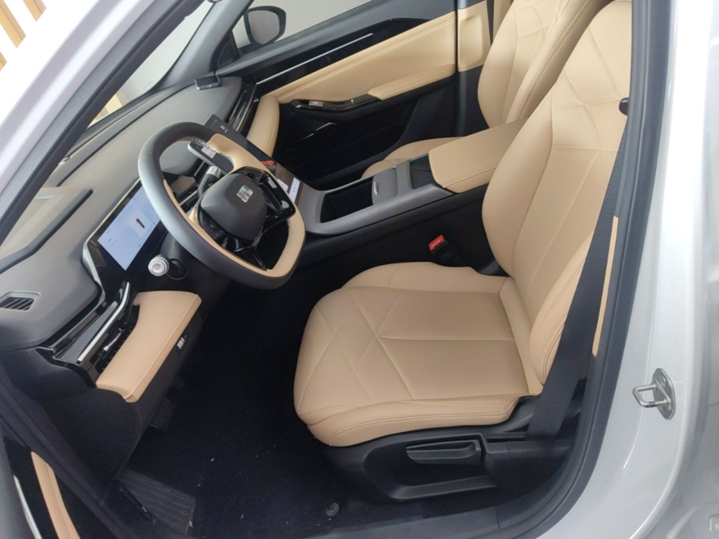 Geely Galaxy L6 2023 60km PLUS — снимка 17