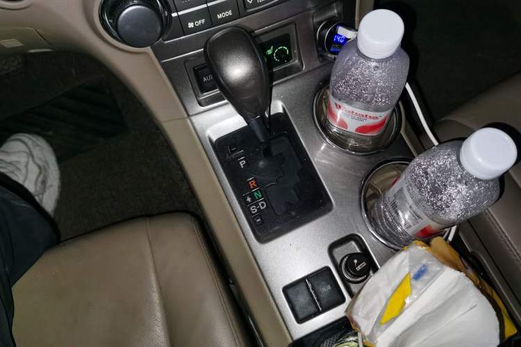 Used Toyota Highlander 2012 2.7L Two-Wheel Drive 7-Seater Luxury Edition