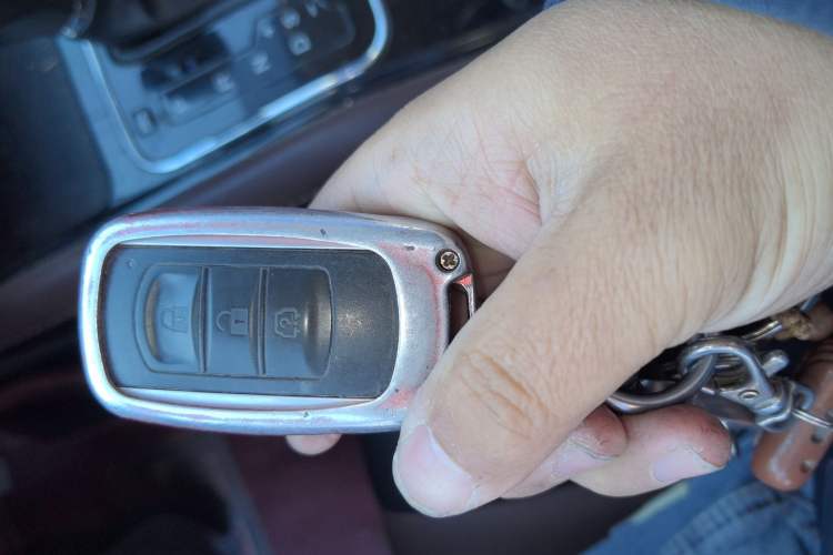 Used Dongfeng Fengon 580 2016 Revised Version 1.5T CVT Luxury Edition Vehicle Key