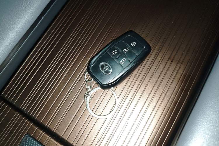 Used Toyota SIENNA 2024 2.5L Hybrid Comfort Edition Vehicle Key