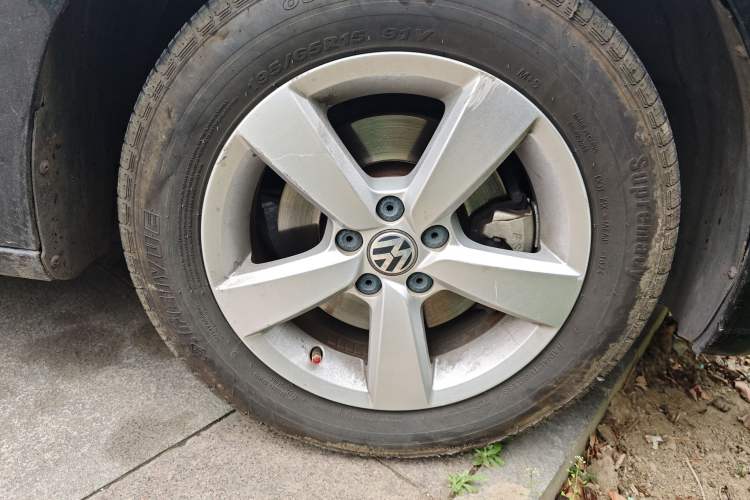 Used Volkswagen Lavida 2013 Revised Classic 1.6L Automatic Fashion Edition
