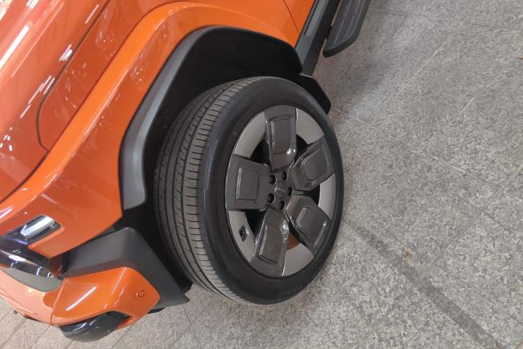 Used iCAR V23 2026 Model V23S 501 Four-Wheel Drive Peak Performance Edition Left Front Wheel Hub