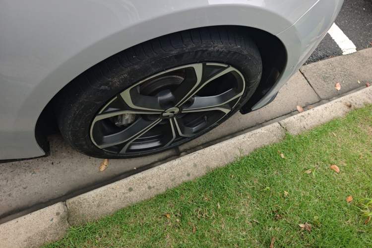 Used Nio ET5T 2024 75kWh Touring Right Front Wheel Hub