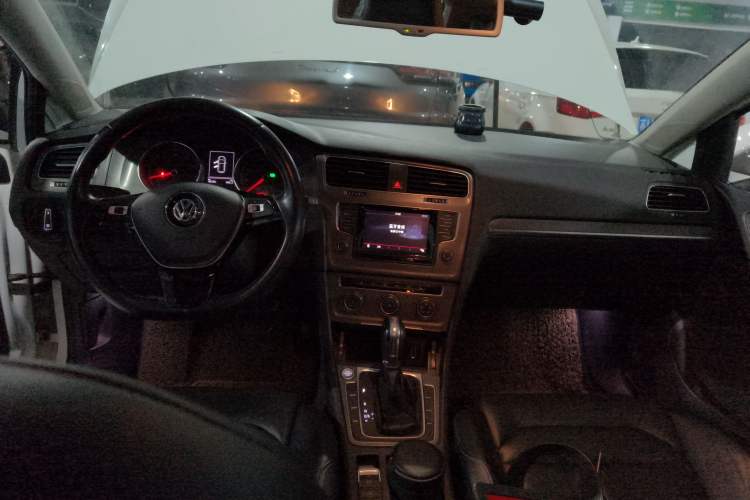 Used Volkswagen Golf 2014 1.4TSI Automatic Luxury Model Center Console