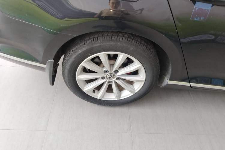 Used Volkswagen Magotan 2019 330TSI DSG Leading Edition China V Standard Right Rear Wheel Hub