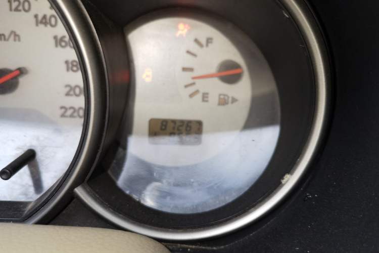 Used Nissan Livina 2010 Jingyue Edition 1.6L Manual All-Around Model
