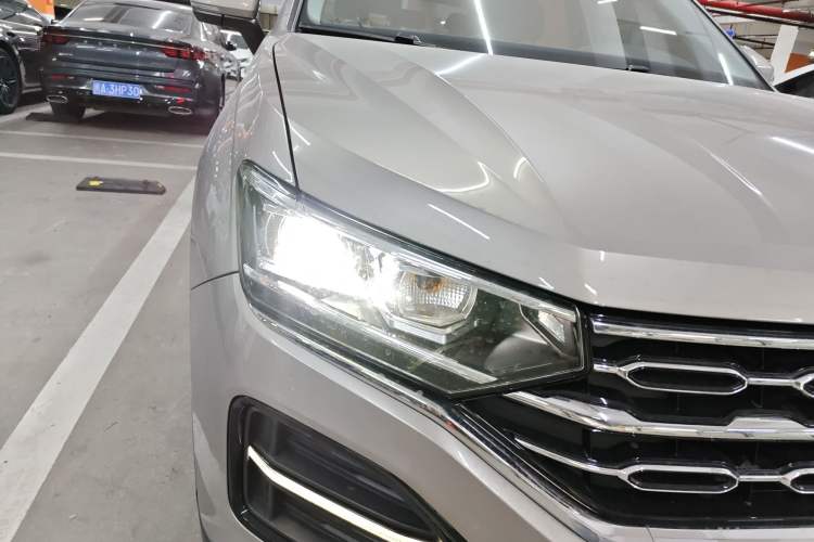 Used Volkswagen Tayron  Right Front Headlight