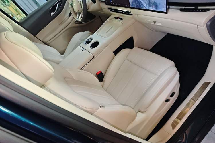 Used VOYAH Dream 2025 PHEV Four-Wheel Drive Prestige Kunpeng Edition