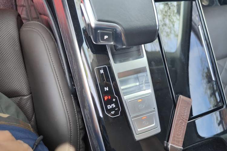 Used Audi A8 2022 A8L 50 TFSI quattro Comfort Edition Collector's Model Gear Lever