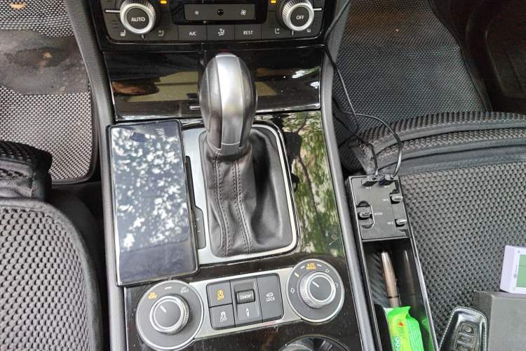 Used Volkswagen Touareg 2017 3.0 TSI Touareg Edition Gear Lever