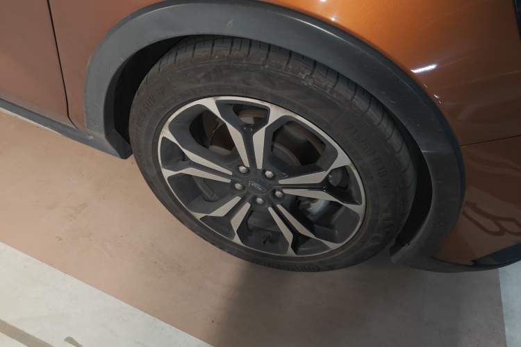 Used Ford Focus Active 2020 EcoBoost 180 Automatic Titanium Edition Right Front Wheel Hub