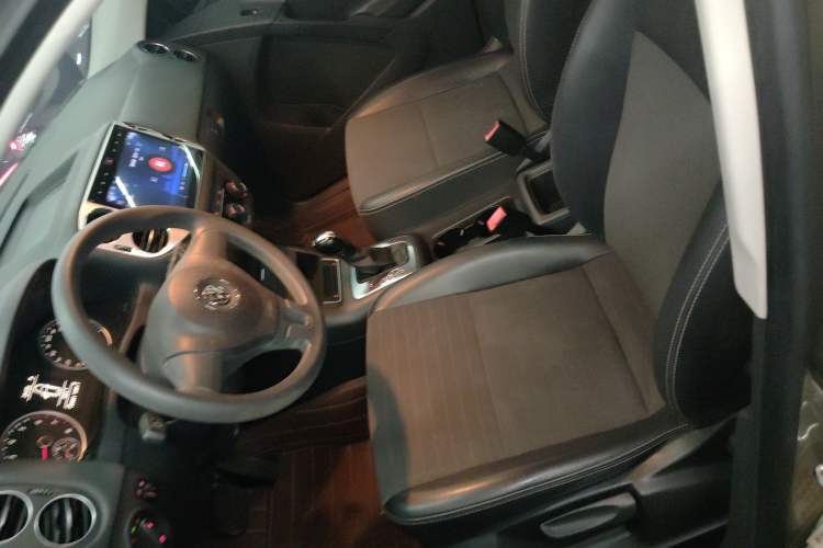 Used Volkswagen Tiguan L 2016 300TSI Automatic Two-Wheel Drive Trend Edition