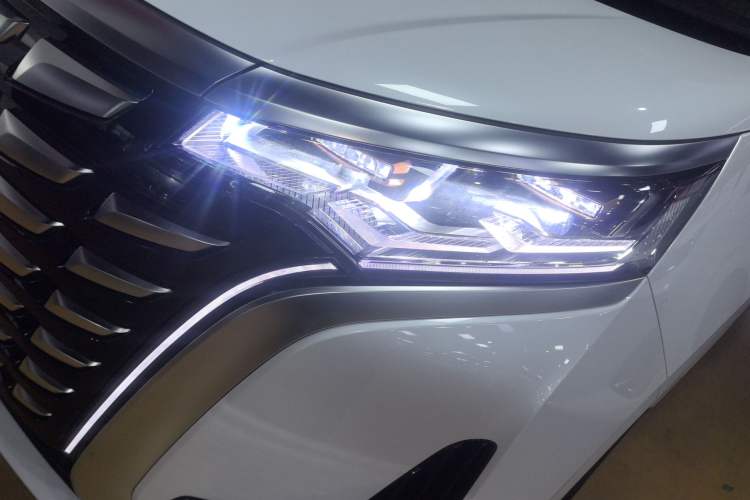 Used Denza D9 2024 DM-i 980 Four-Wheel Drive Prestige Model
