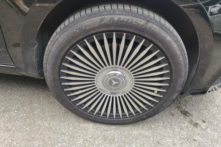 Used Mercedes-Benz V-Class 2021 V 260 Avantgarde Edition Right Front Wheel Hub