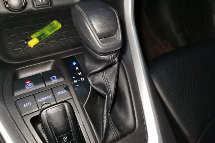 Used Toyota RAV4 2022 2.0L CVT Two-Wheel Drive Fashion Edition