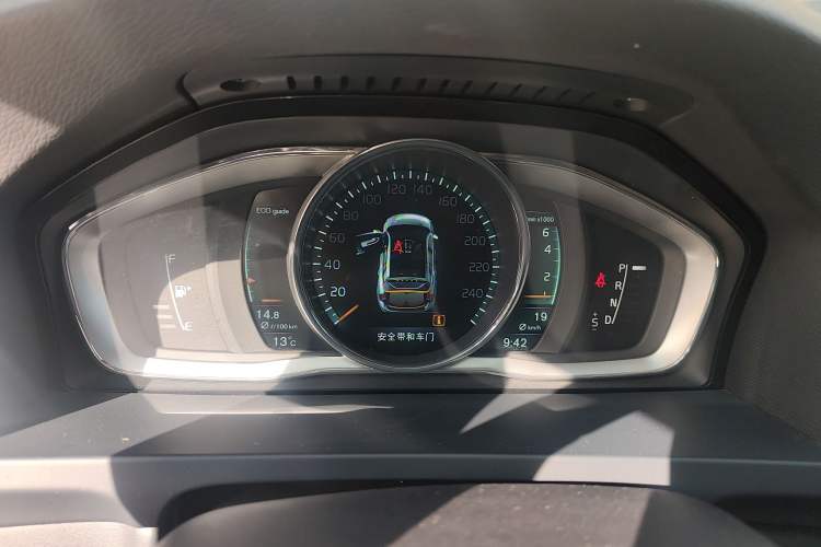 Used Volvo V60 2014 Restyled T5 Zhiya Edition
