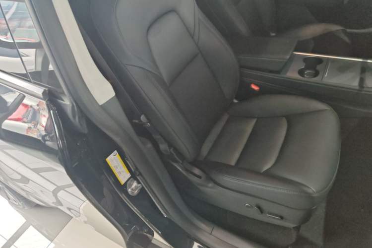 Used Tesla Model Y 2021 Long-Range All-Wheel-Drive Version
