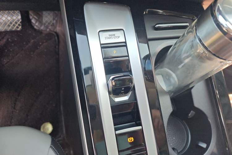 Used Volkswagen Tavendor 2023 330TSI Luxury Touring Edition