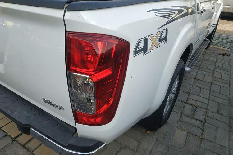 Used Nissan Navara 2017 2.5L Automatic 2WD Luxury Edition QR25
