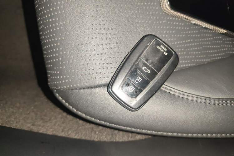 Used Toyota Avalon 2019 Dual-Engine 2.5L Luxury Edition China VI Standard