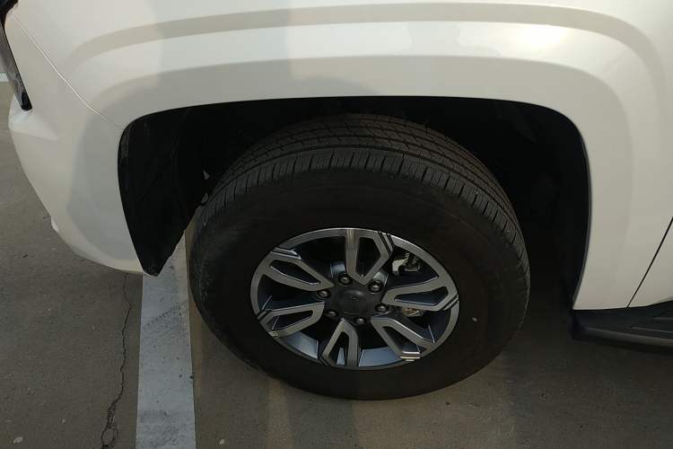 Used JMC DaDao 2024 All-Purpose Model 2.3T Diesel Automatic 4x4 Comfort Edition with Flat Cargo Bed
