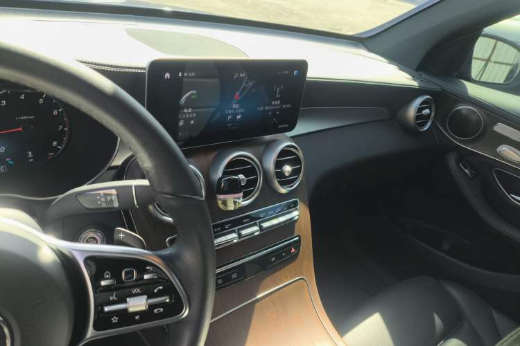 Used Mercedes-Benz GLC 2020 GLC 300 L 4MATIC Dynamic Edition Audio And AC Panel