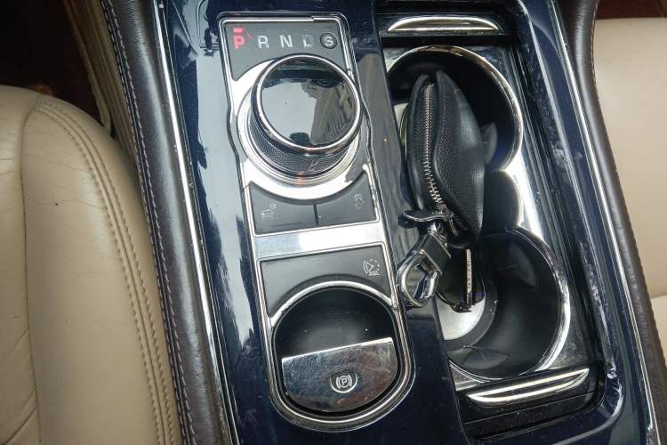 Used Jaguar XJ 2011 XJL 3.0 Panoramic Business Edition Gear Lever