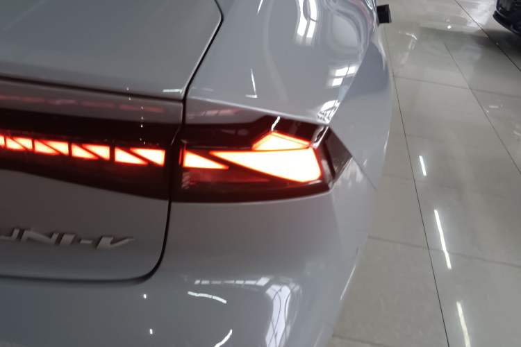 Used CHANGAN UNI-V 2022 1.5T Smart Navigation Version
