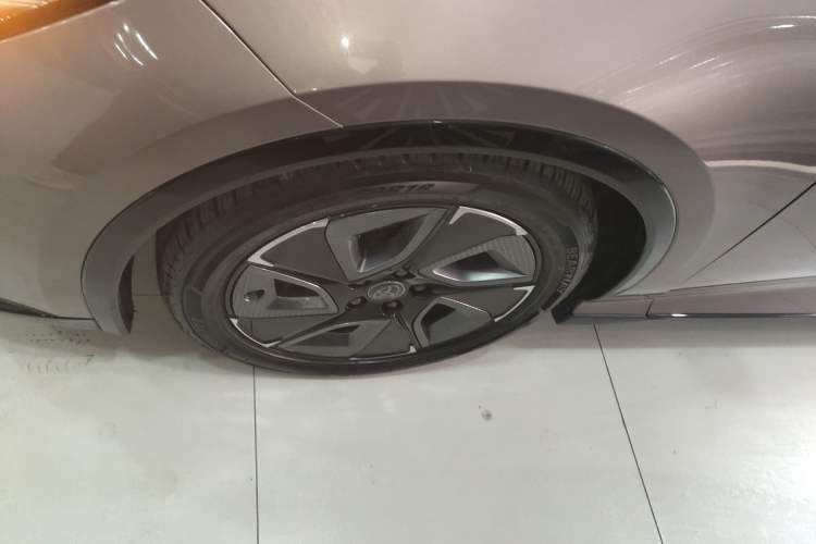 Used Toyota bZ3 2023 616 km Long-Range Premium
