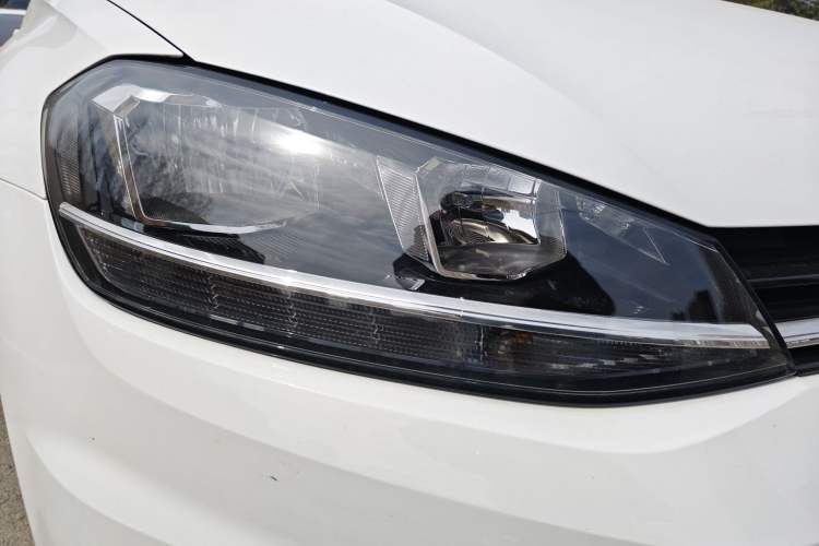 Used Volkswagen Golf 2018 1.6L Automatic Comfort Model Right Front Headlight