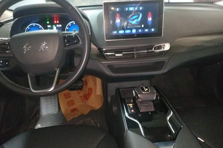 Used Hongqi E-QM5 2022 431 km Charge & Enjoy Edition Audio And AC Panel