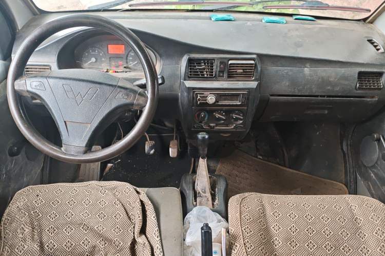 Used Wuling Rongguang 2011 1.2L Base Version
