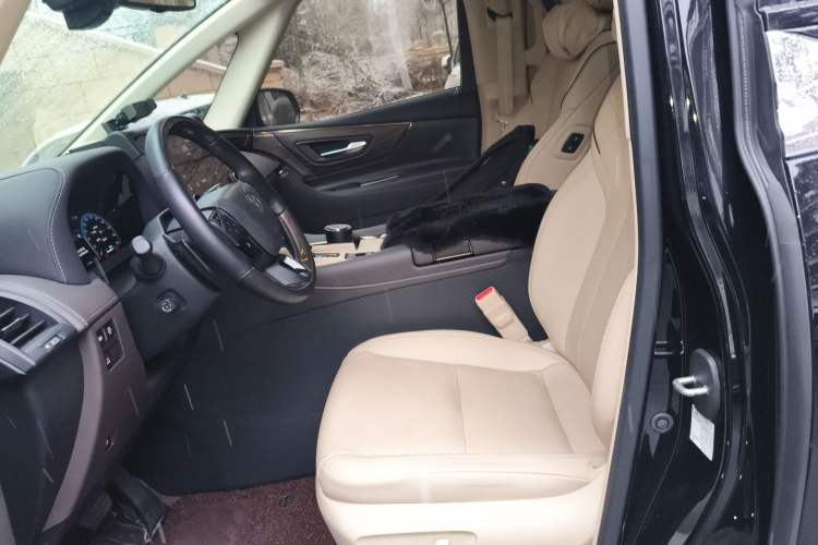 Used Toyota Alphard 2024 Dual-Engine 2.5L Deluxe Edition