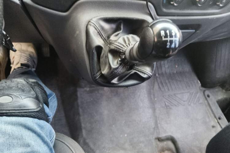 Used Ford Transit Custom 2013 2.4T Diesel Economical Long-Wheelbase Mid-Roof China IV Standard