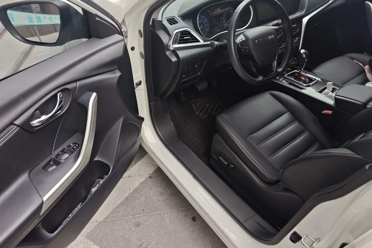 Used Venucia T90 2018 2.0L CVT Smart Connect Luxury Edition China V Standard