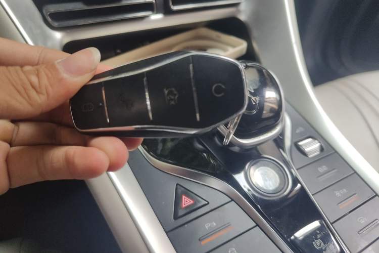 Used BYD Song Pro New Energy 2023 Champion Edition DM-i 71KM Navigation Model
