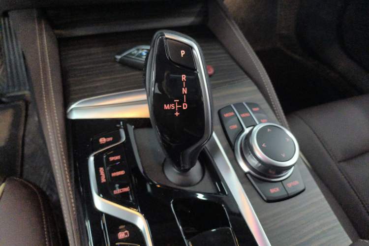 Used BMW 5 Series New Energy 2022 535Le Luxury Package
