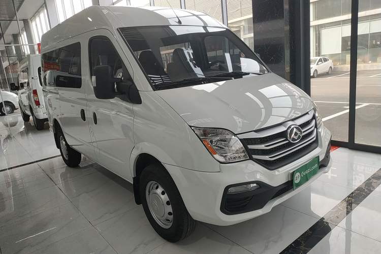 Used SAIC MAXUS Xintu V80 2025 Value Edition Aoyuntong 2.0T Manual Short Wheelbase Mid-Height 127 Ps 5/6 Seats Front Right 45 Deg
