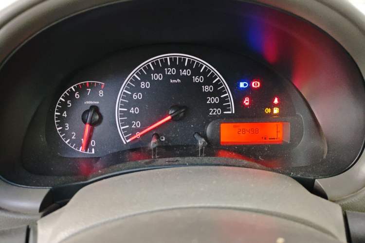 Used Nissan Sunny 2014 1.5XE Manual Comfort Edition Instrument Cluster