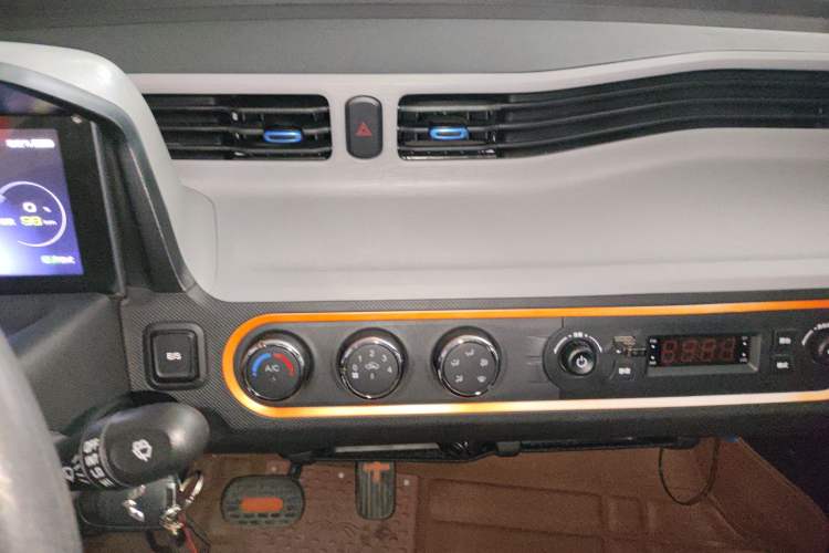 Used Wuling Hongguang MINIEV 2020 Freedom Version Lithium Iron Phosphate Audio And AC Panel