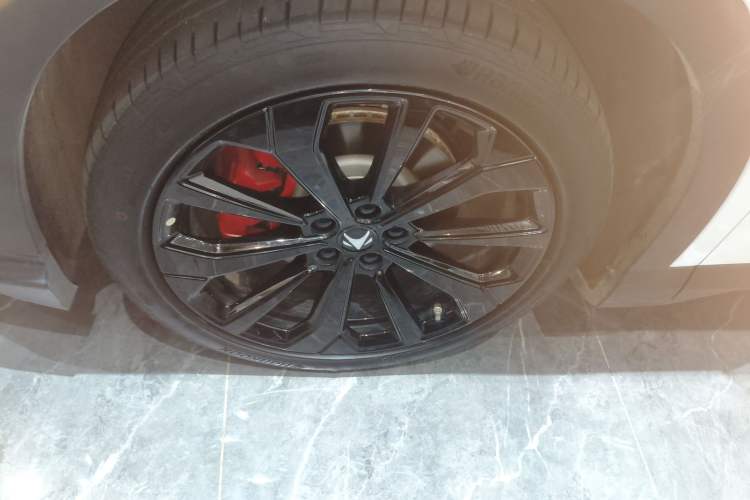 Used ARCFOX Alpha T5 2025 630 Shenxing Edition Left Front Wheel Hub