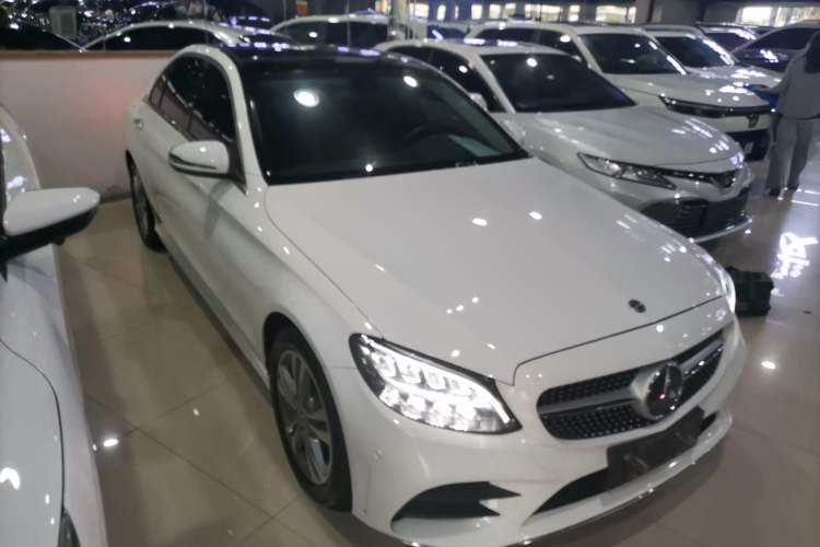 Used Mercedes-Benz C-Class 2021 C 200 L Fashion Edition Sport Version Front Right 45 Deg