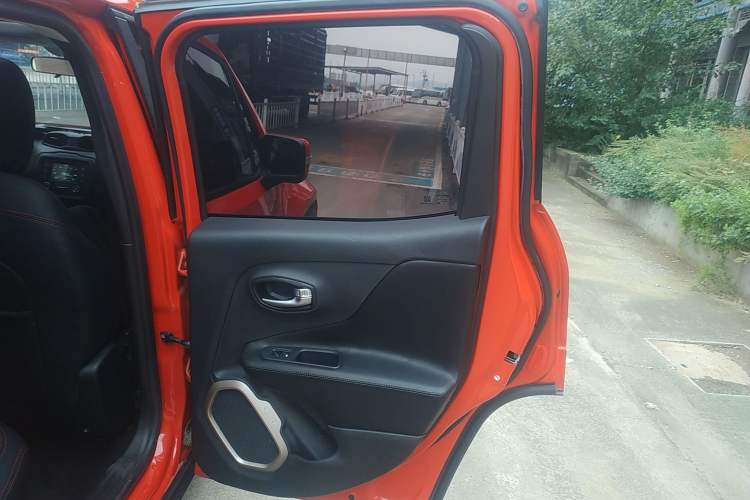 Used Jeep Renegade 2017 180T Automatic High-Energy Version